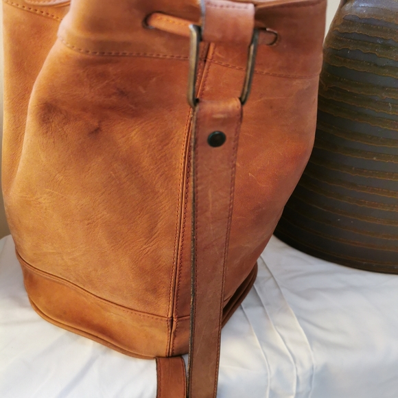 Thick leather over shoulder, tan leather - Picture 14 of 15